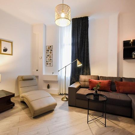 Discover Comfort: Charming & Spacious Apartment In The Old Town Bukurešť Exteriér fotografie