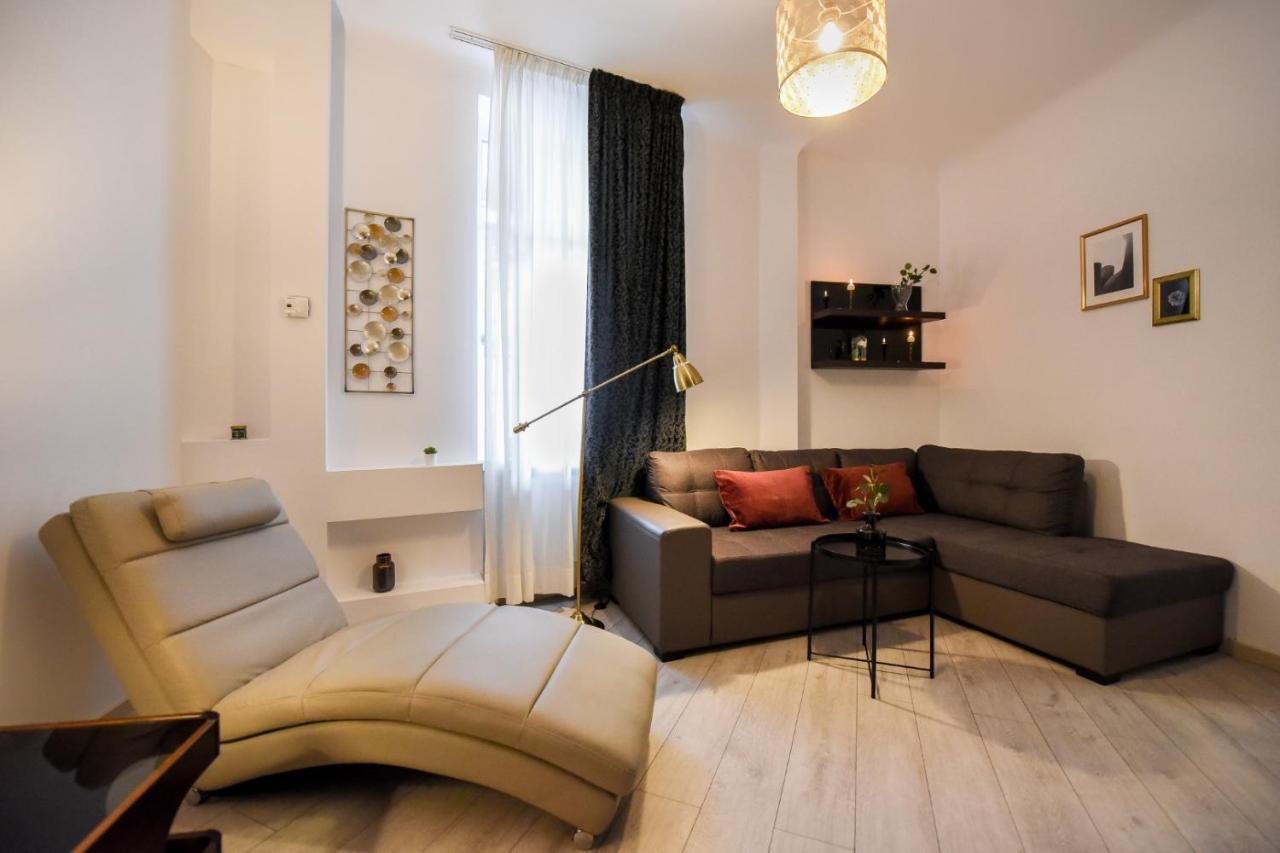 Discover Comfort: Charming & Spacious Apartment In The Old Town Bukurešť Exteriér fotografie