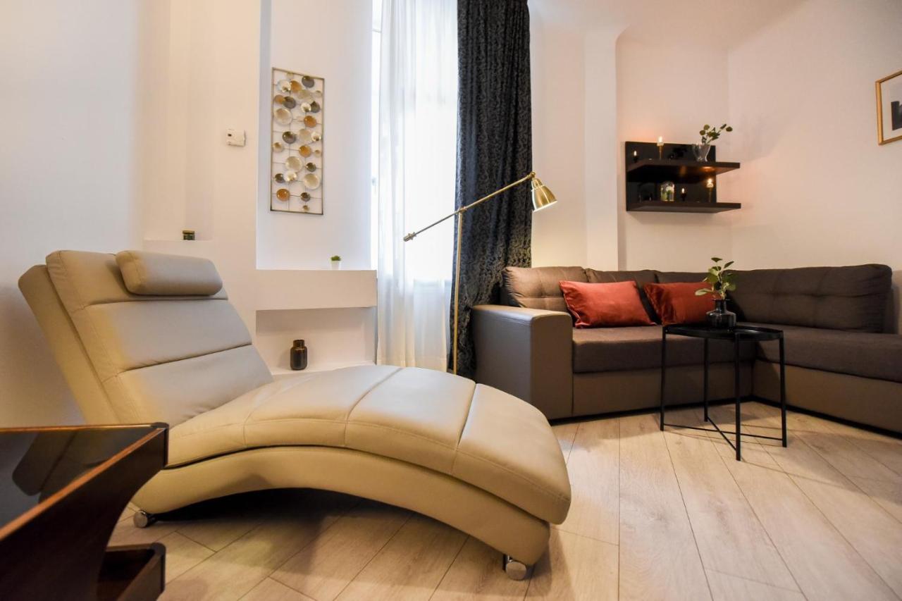 Discover Comfort: Charming & Spacious Apartment In The Old Town Bukurešť Exteriér fotografie