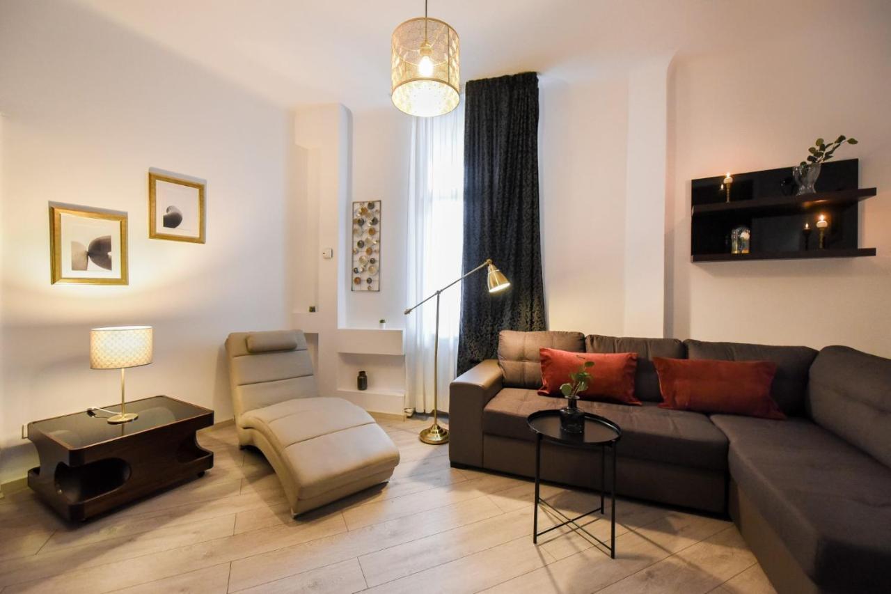 Discover Comfort: Charming & Spacious Apartment In The Old Town Bukurešť Exteriér fotografie