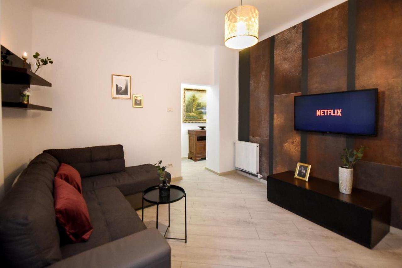 Discover Comfort: Charming & Spacious Apartment In The Old Town Bukurešť Exteriér fotografie