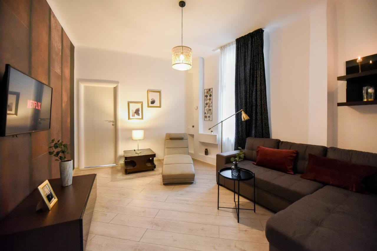 Discover Comfort: Charming & Spacious Apartment In The Old Town Bukurešť Exteriér fotografie
