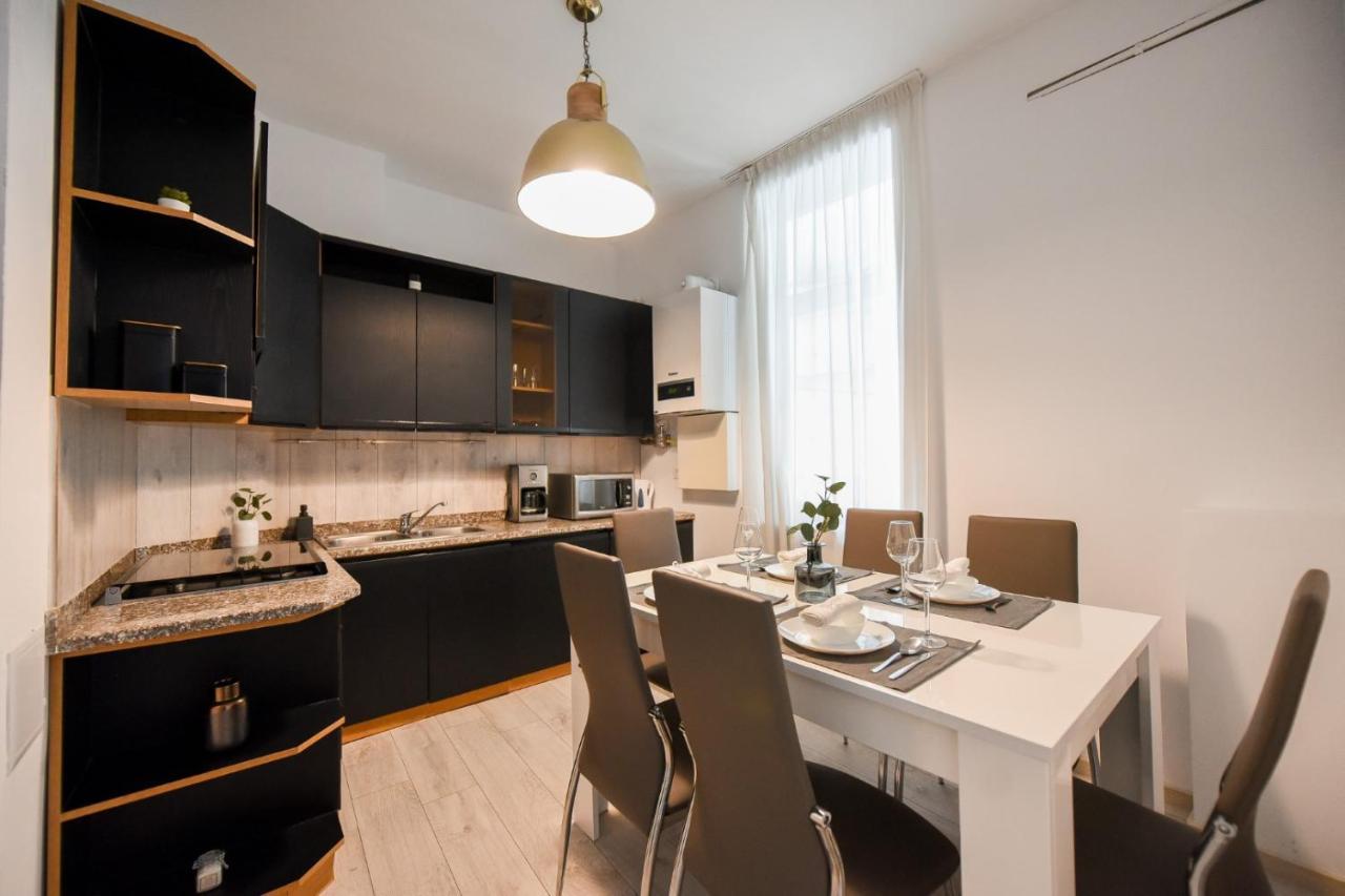 Discover Comfort: Charming & Spacious Apartment In The Old Town Bukurešť Exteriér fotografie