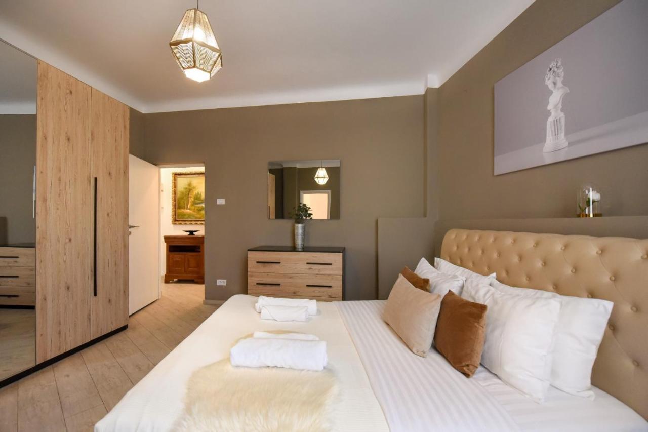 Discover Comfort: Charming & Spacious Apartment In The Old Town Bukurešť Exteriér fotografie